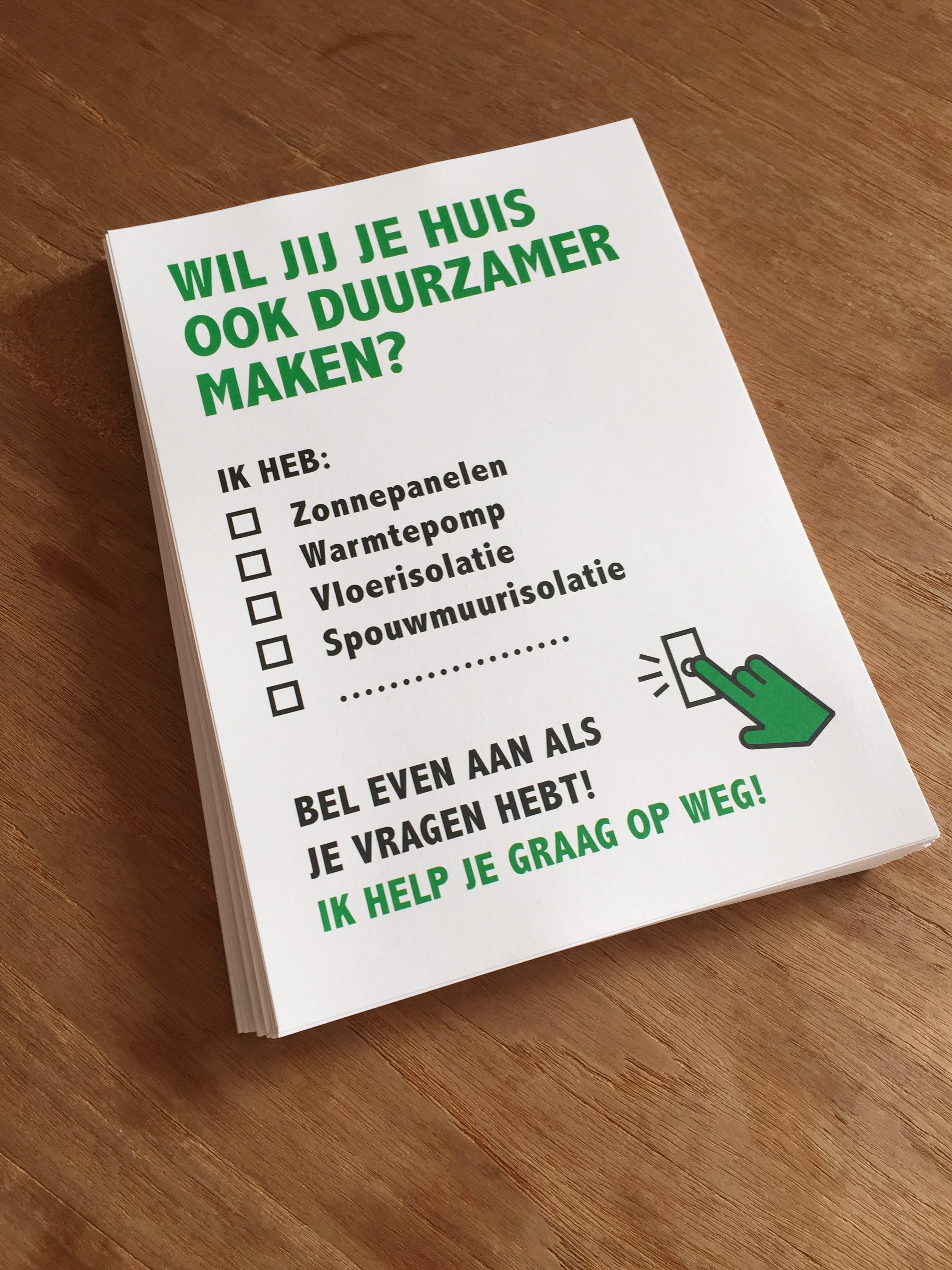 Stapeltje met A5 posters van duurzaam huis actie